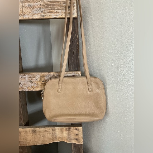 Stone Mountain Accessories Handbags - Stone Mountain Accessories Beige Shoulder Bag